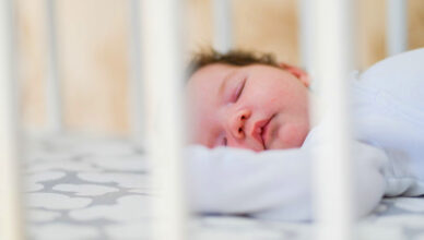 ¿Cuántas siestas debe tomar un bebé de 9 meses?